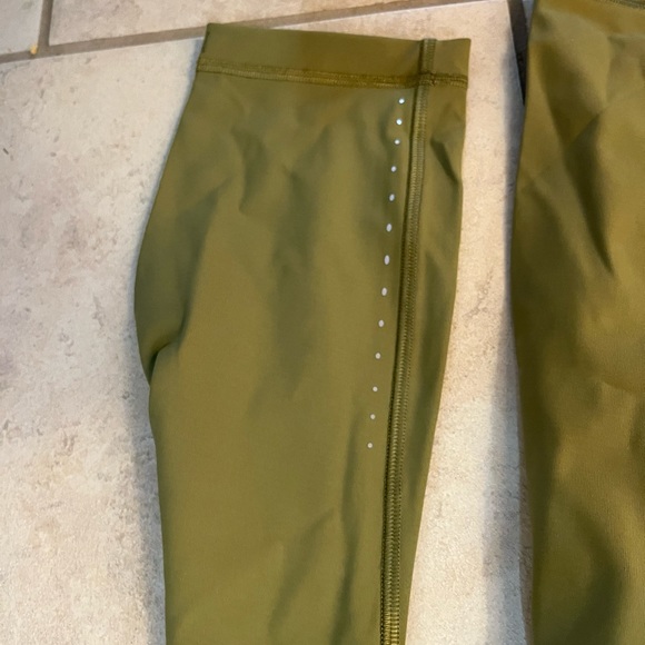 Brand new lululemon size 6 swift speed crop 21 inch pants - Picture 8 of 10